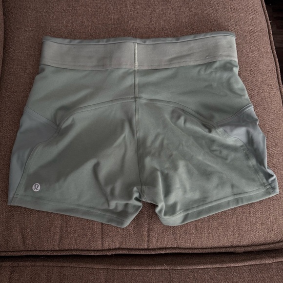 lululemon athletica High-Rise Women's Sage Green Shorts 2” - Picture 3 of 4